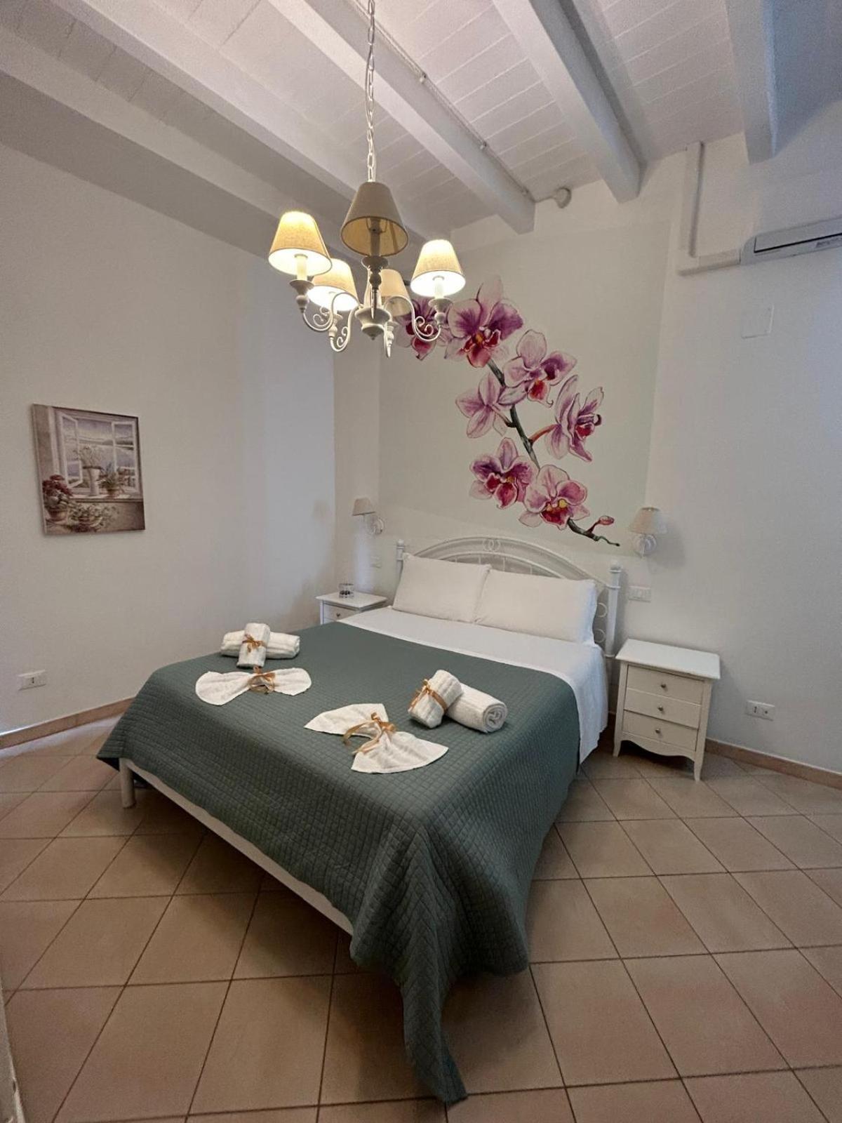 My Monopoli- Casa Dei Fiori "Orchidea" Centro Storico Hotel Exterior photo